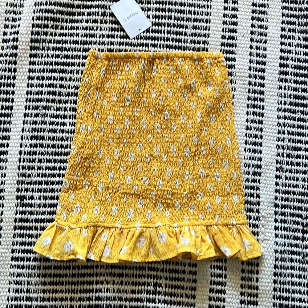Forever 21 Yellow fitted Tulip Skirt NWT